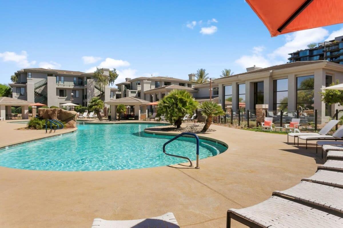 Apartment 2br Cozysuites At Kierland Commons With Pool #02
