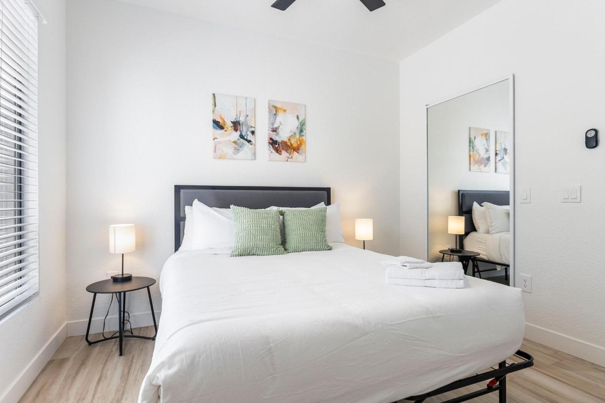 2br Cozysuites At Kierland Commons With Pool #02 *
